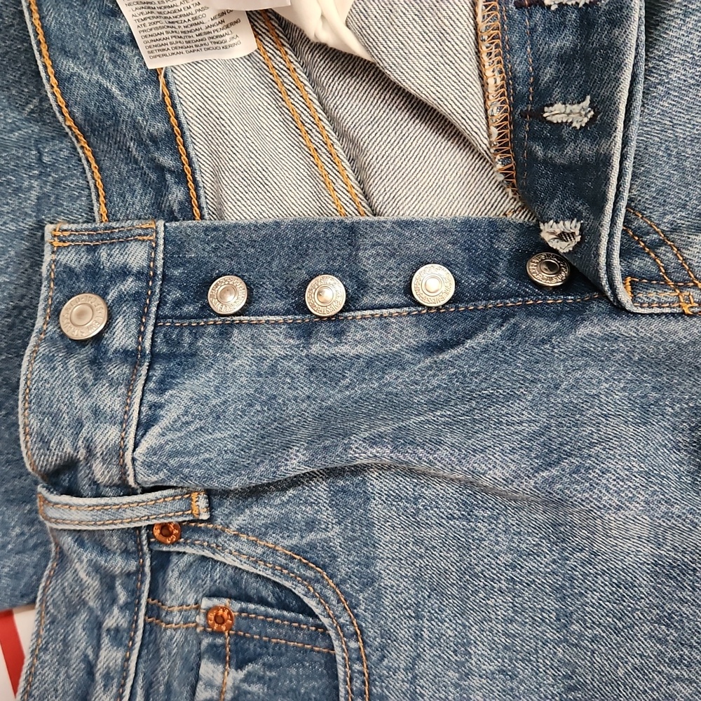 Levi's - Picture 4 of 12